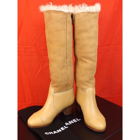 NIB CHANEL BEIGE LEATHER SUEDE CC LOGO SHEARLING HEEL TALL BOOTS 37.5 $1825 - Picture 3 of 12
